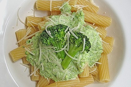 Farfalle mit Brokkolisauce 5