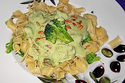Farfalle mit Brokkolisauce 10
