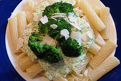 Farfalle mit Brokkolisauce 8