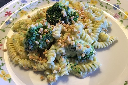Farfalle mit Brokkolisauce 12