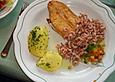 Schollenfilets mit Nordseekrabben, Gurken und Dill