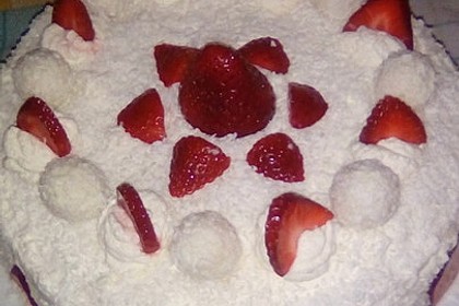 Erdbeer-Raffaello-Torte 138