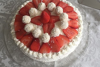 Erdbeer-Raffaello-Torte 149
