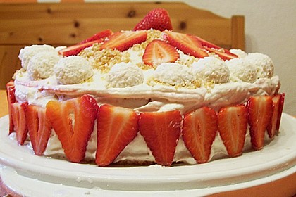 Erdbeer-Raffaello-Torte 194