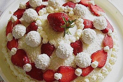 Erdbeer-Raffaello-Torte 99