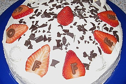 Erdbeer-Raffaello-Torte 174