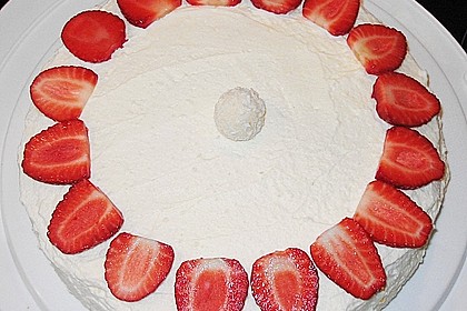 Erdbeer-Raffaello-Torte 192