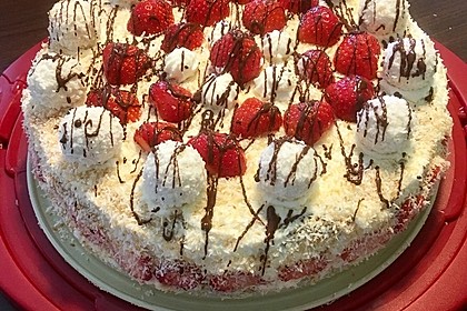Erdbeer-Raffaello-Torte 8