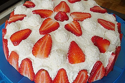 Erdbeer-Raffaello-Torte 38