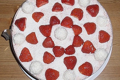 Erdbeer-Raffaello-Torte 202