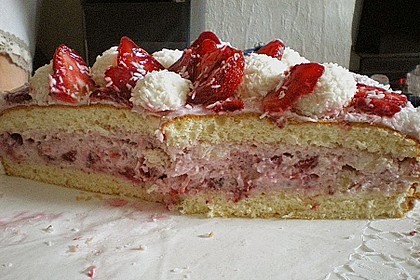 Erdbeer-Raffaello-Torte 158