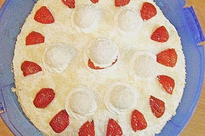 Erdbeer-Raffaello-Torte 228
