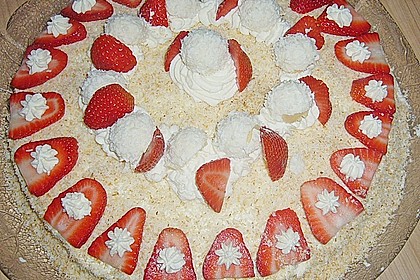 Erdbeer-Raffaello-Torte 211