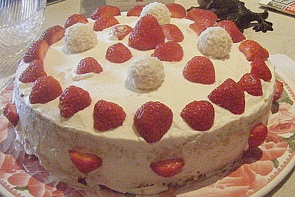 Erdbeer-Raffaello-Torte 213
