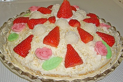 Erdbeer-Raffaello-Torte 155