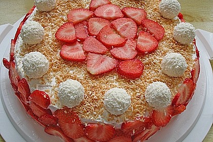 Erdbeer-Raffaello-Torte 36