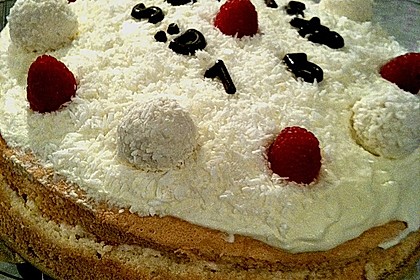 Erdbeer-Raffaello-Torte 172