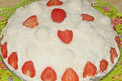 Erdbeer-Raffaello-Torte 219