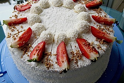 Erdbeer-Raffaello-Torte 78