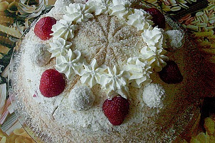Erdbeer-Raffaello-Torte 131