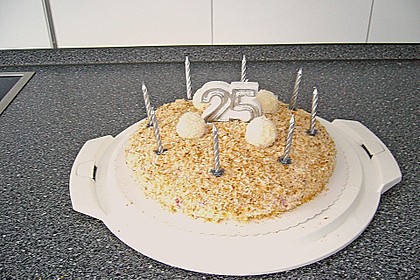 Erdbeer-Raffaello-Torte 227