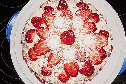 Erdbeer-Raffaello-Torte 229