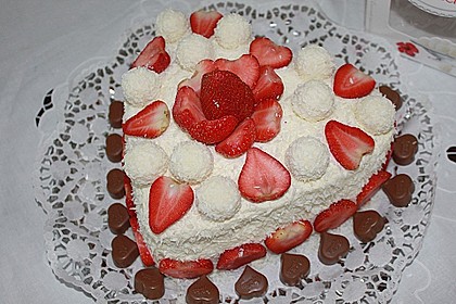 Erdbeer-Raffaello-Torte 25