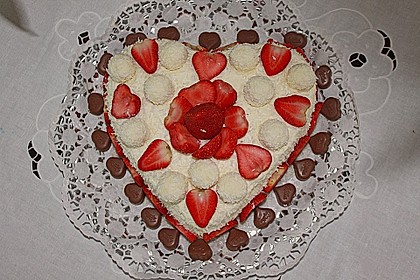Erdbeer-Raffaello-Torte 85