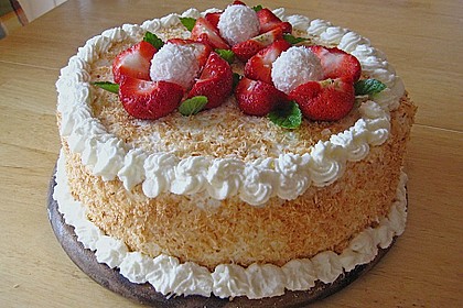 Erdbeer-Raffaello-Torte 16