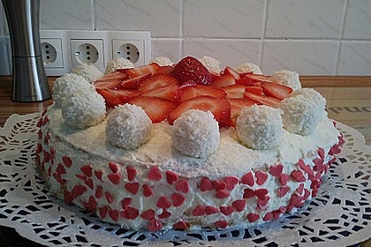 Erdbeer-Raffaello-Torte 163
