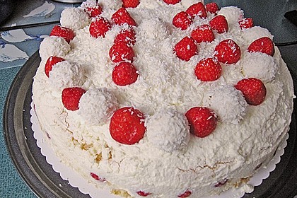 Erdbeer-Raffaello-Torte 47