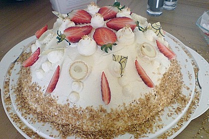 Erdbeer-Raffaello-Torte 24