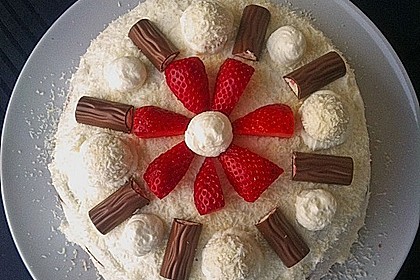 Erdbeer-Raffaello-Torte 75