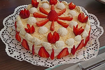 Erdbeer-Raffaello-Torte 20