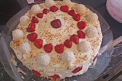 Erdbeer-Raffaello-Torte 76