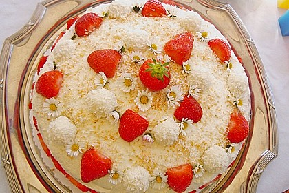 Erdbeer-Raffaello-Torte 18