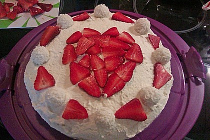 Erdbeer-Raffaello-Torte 223