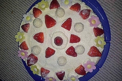 Erdbeer-Raffaello-Torte 209