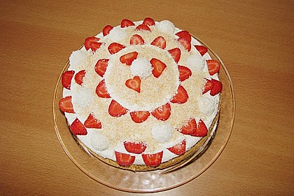Erdbeer-Raffaello-Torte 71