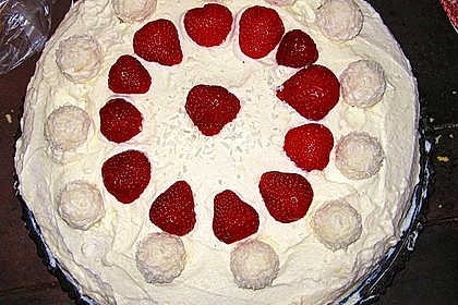 Erdbeer-Raffaello-Torte 193