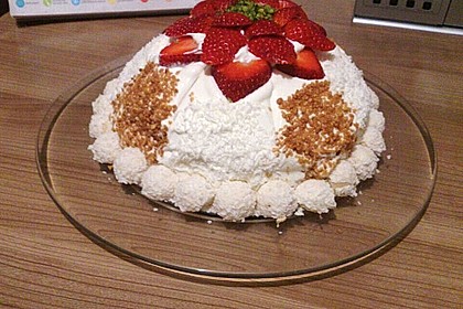 Erdbeer-Raffaello-Torte 224