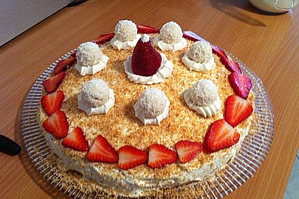 Erdbeer-Raffaello-Torte 190