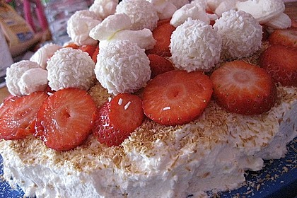 Erdbeer-Raffaello-Torte 186