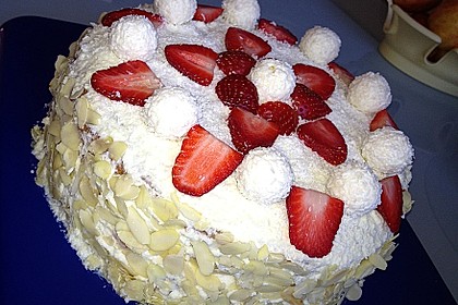 Erdbeer-Raffaello-Torte 68