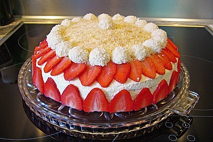 Erdbeer-Raffaello-Torte 21
