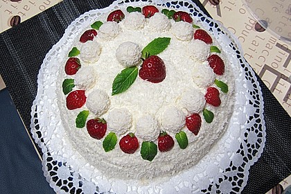 Erdbeer-Raffaello-Torte 12