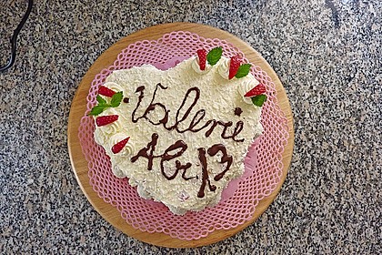 Erdbeer-Raffaello-Torte 188