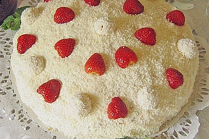 Erdbeer-Raffaello-Torte 59