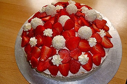 Erdbeer-Raffaello-Torte 84