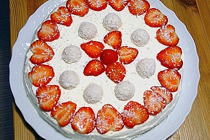Erdbeer-Raffaello-Torte 226